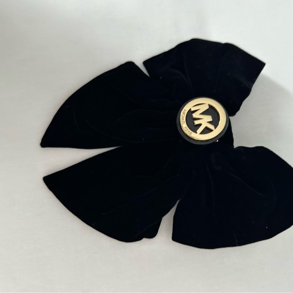 Black Velvet Bow Hair Clip - Picture 8 of 16